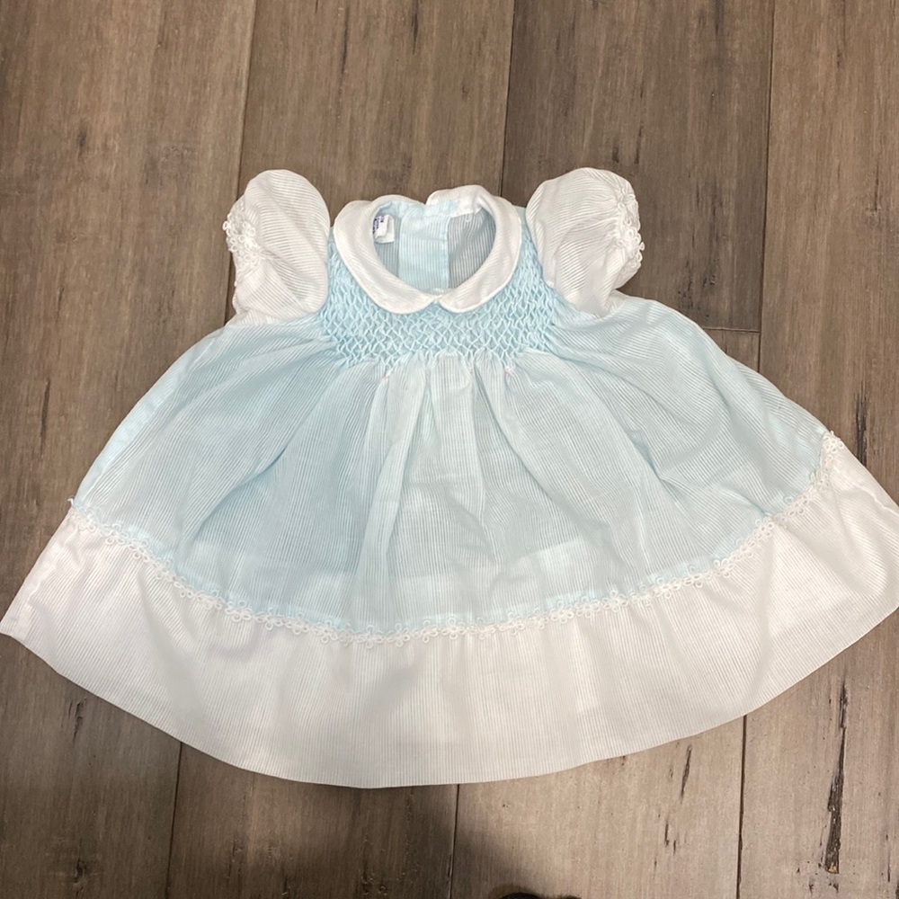 Polly Flinders hand‎ smoked newborn dress vintage